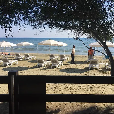 16 Sandy Apartment *